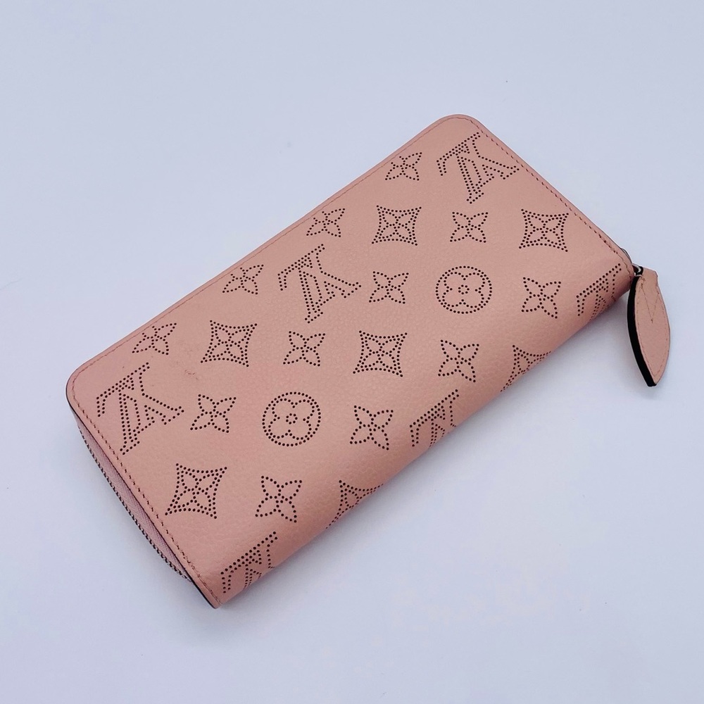 EUC Louis Vuitton Magnolia Pink Monogram Mahina Zippy Wallet - Picture 6 of 15